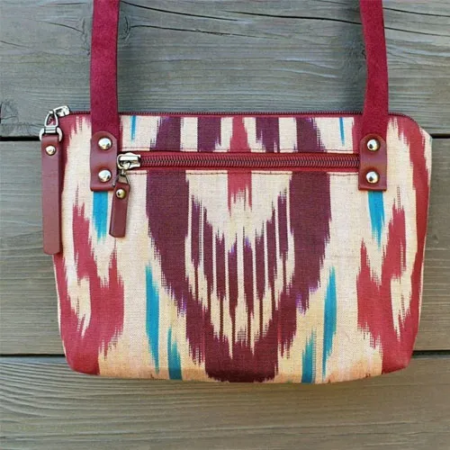 Marg‘ilon Ipak Ikat Bel Sumkasi (Crossbody) – Eksklyuziv Qo‘l Mehnati