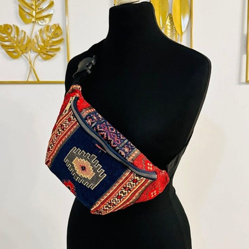 Marg‘ilon Ipak Ikat Bel Sumkasi (Crossbody) – Eksklyuziv Qo‘l Mehnati